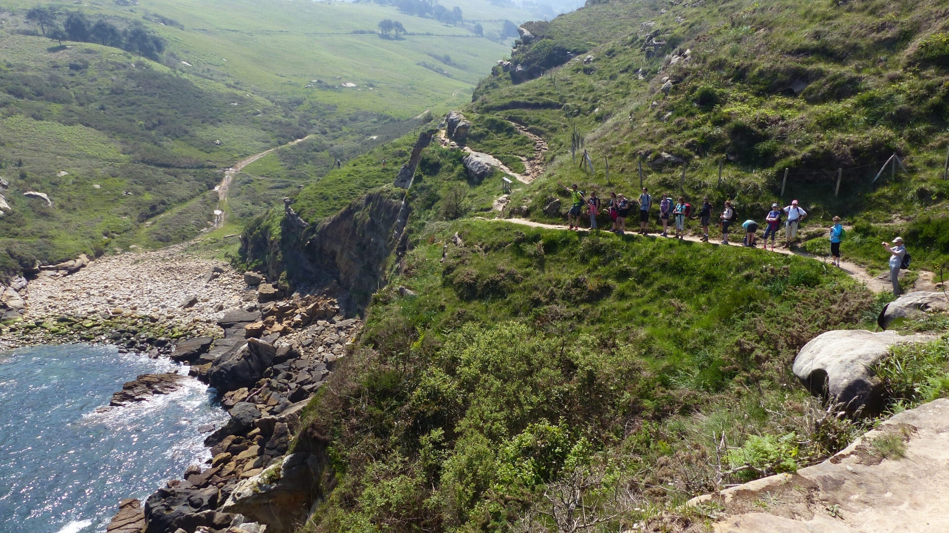 Randonnée sur le sentier du littoral dans le Pays Basque