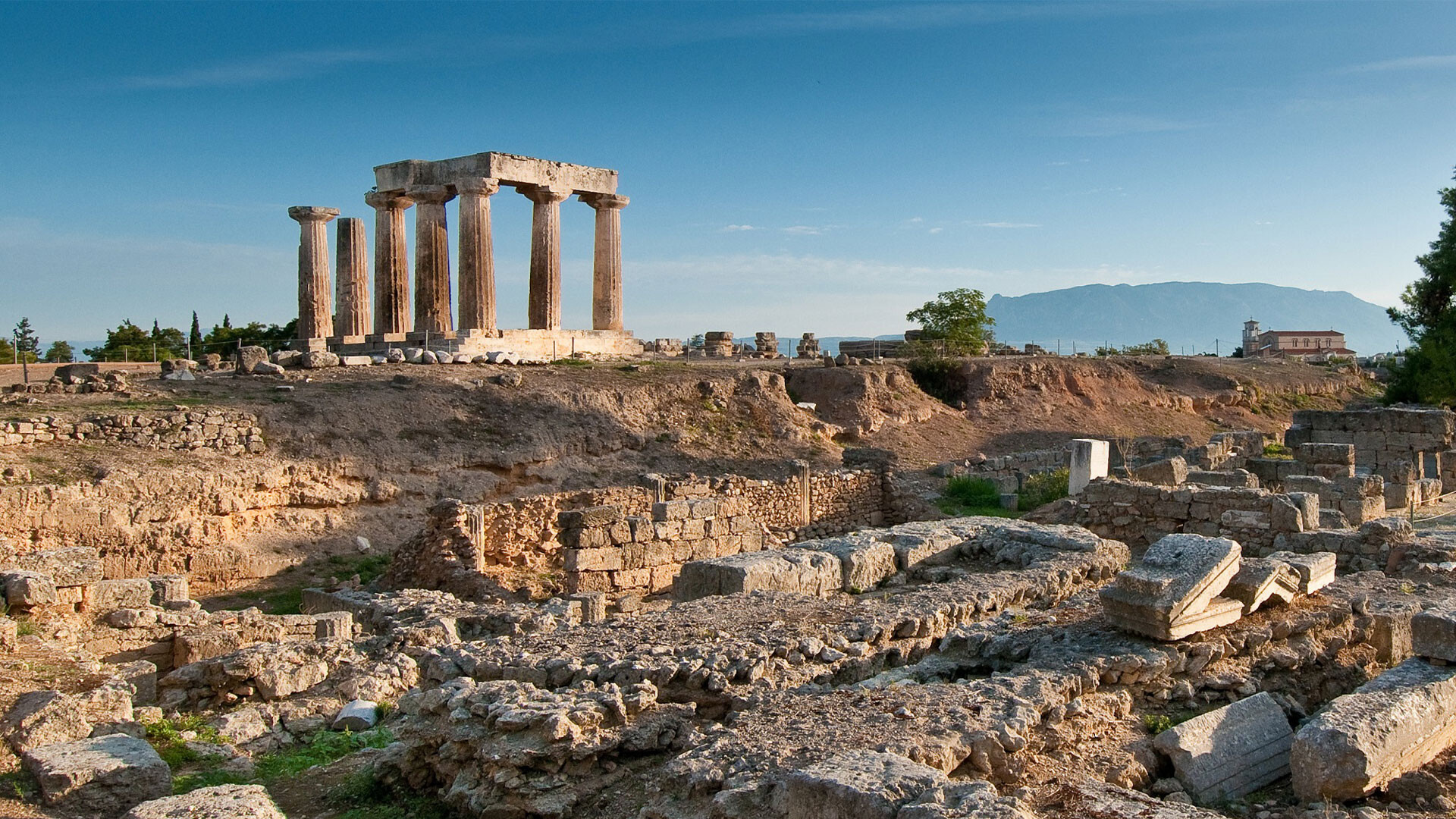 Temple d'Apollon Corinthe © Adobe Stock