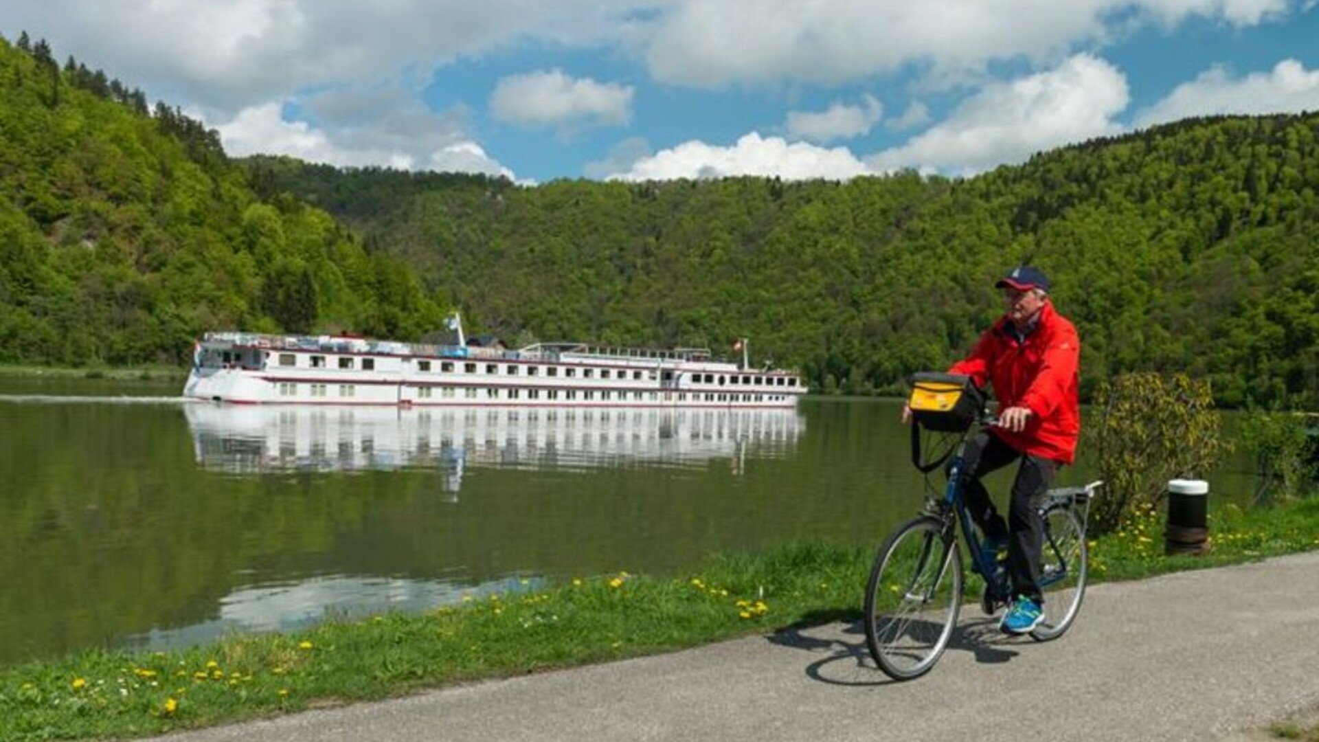 À vélo sur le Danube et le bateau MS Normandie