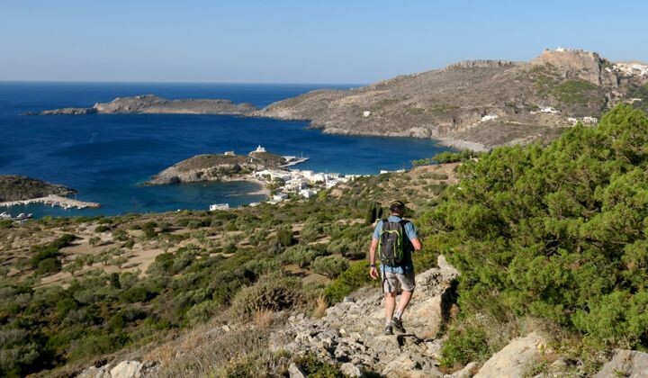 Randonnée sur l'île de Cythère au-dessus de la baie de Kapsali