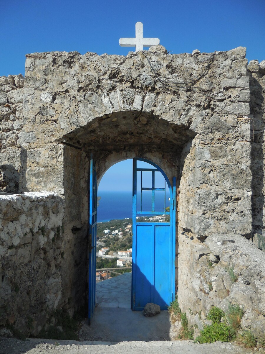 photo d'une porte en pierre