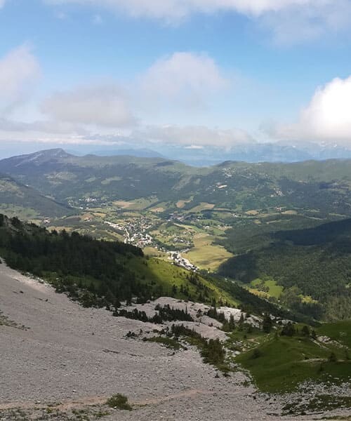 Vue sur Gresse en Vercors depuis le Pas de la Ville