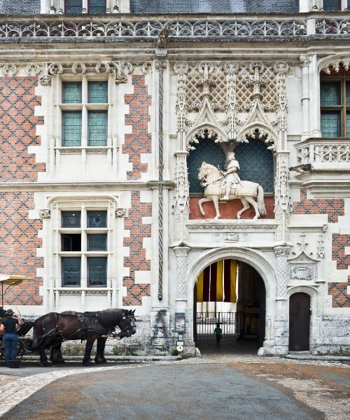 Façade du château de Blois 