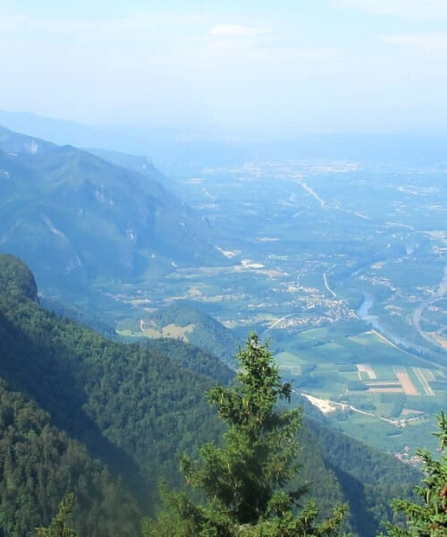 Vue sur la vallée de l'Isère depuis Bec Orient Vue sur la vallée de l'Isère depuis Bec Orient