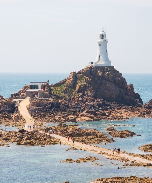  Le phare de Corbière - Jersey © AdobeStock