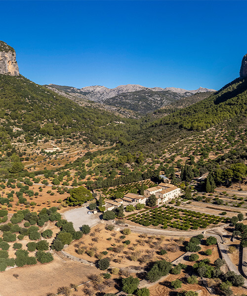 Castell d’Alaro et vallée d'Orient © AdobeStock Castell d’Alaro et vallée d'Orient © AdobeStock