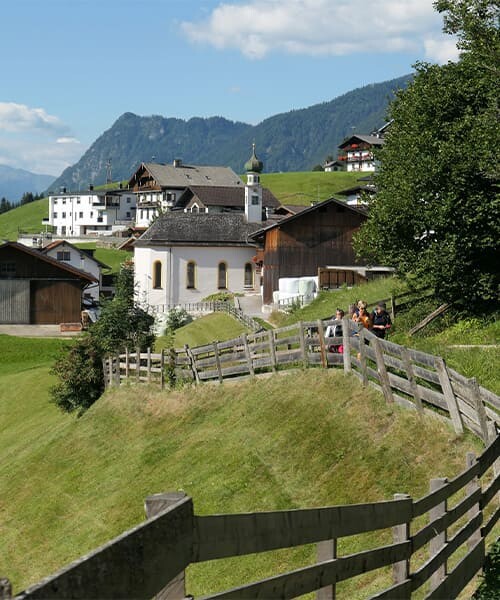 Passage par un village des Alpes de Brandenberg © Beatrix Voigt Passage par un village des Alpes de Brandenberg © Beatrix Voigt
