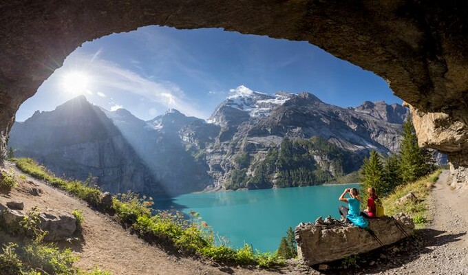 Randonnée au lac d'Oeschinen, en Suisse © David Birri, oeschinensee.ch Randonnée au lac d'Oeschinen, en Suisse