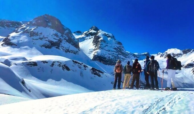 raquettes pyrénées avec un guide