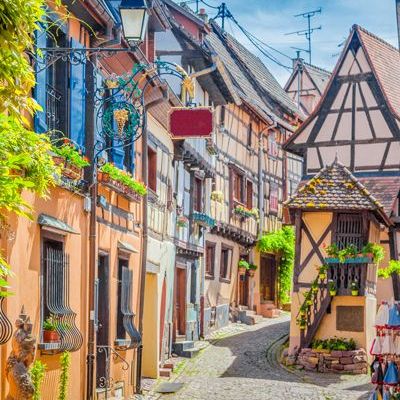 L'Alsace entre vignobles et  villages médiévaux