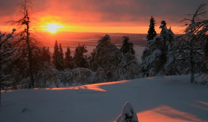 Séjour raquette en Finlande : nuit polaire et paradis blanc 