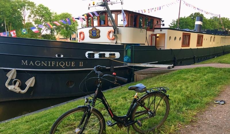 Bateau-péniche Magnifique II aux Pays-Bas