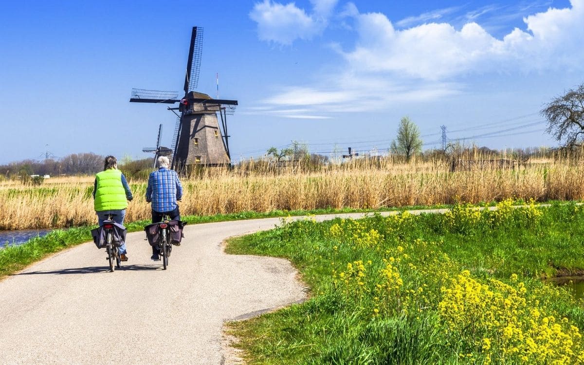 Vélos et moulins en Hollande