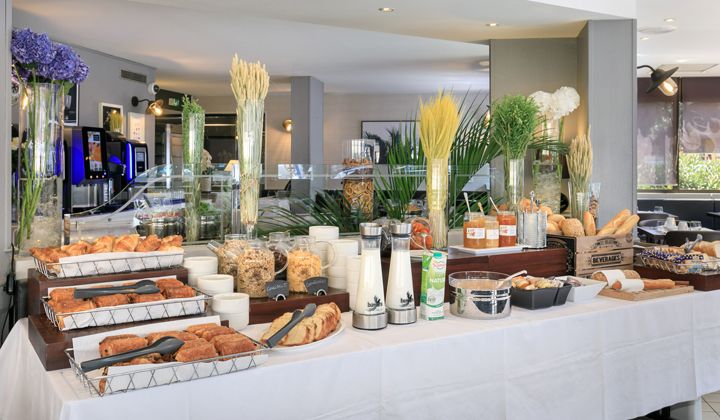 Buffet du petit-déjeuner de l'Hotel Méditerranée
