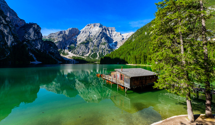 Lac de Braies dans les Dolomites