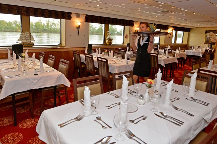 Salle de restaurant du bateau MS Normandie