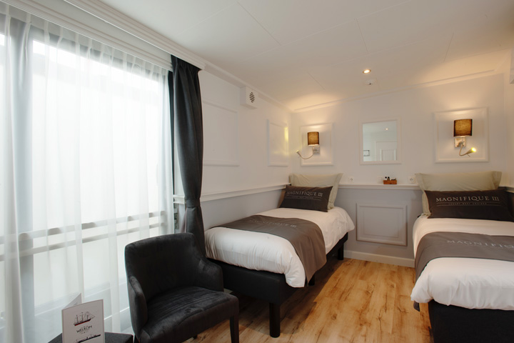 Suite de deux sur le pont supérieur du MS Magnifique III