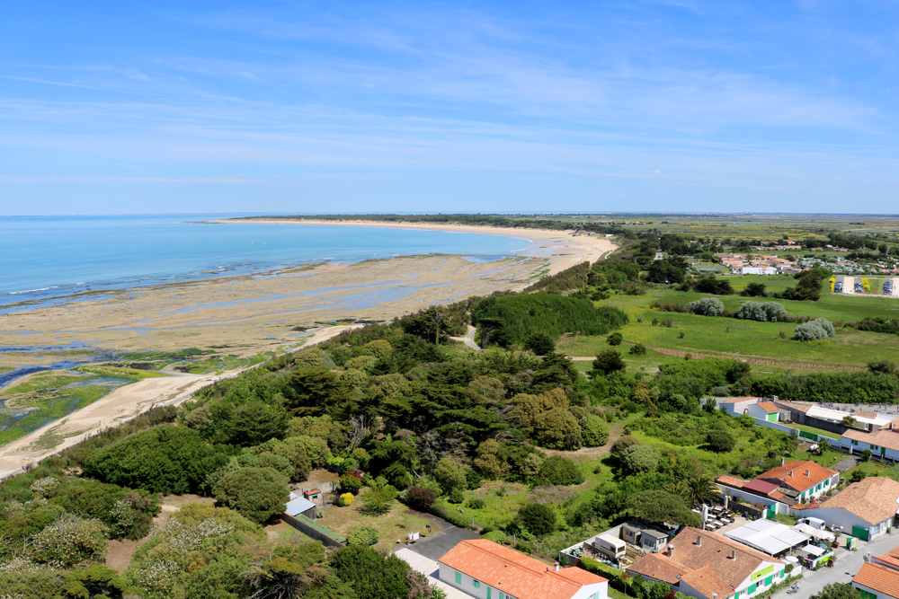 Vue sur l’île depuis le Phare des Baleines © Florian Calvat