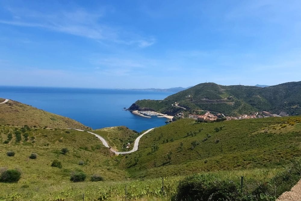 Vue panoramique de l'arrivée à Portbou © Anne-Marie Billault